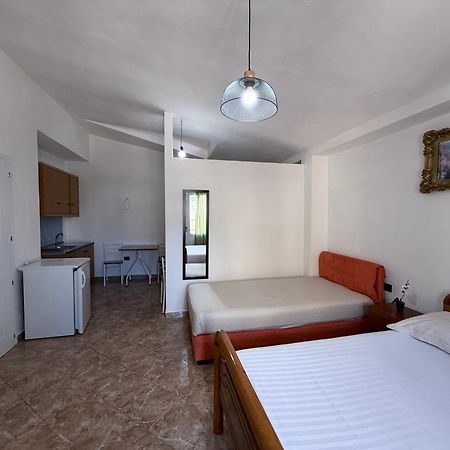 Jazoj Family Hotel Orikum Bagian luar foto