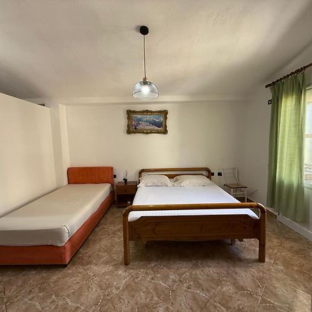 Jazoj Family Hotel Orikum Bagian luar foto