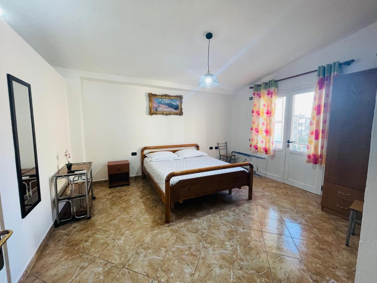 Jazoj Family Hotel Orikum Bagian luar foto