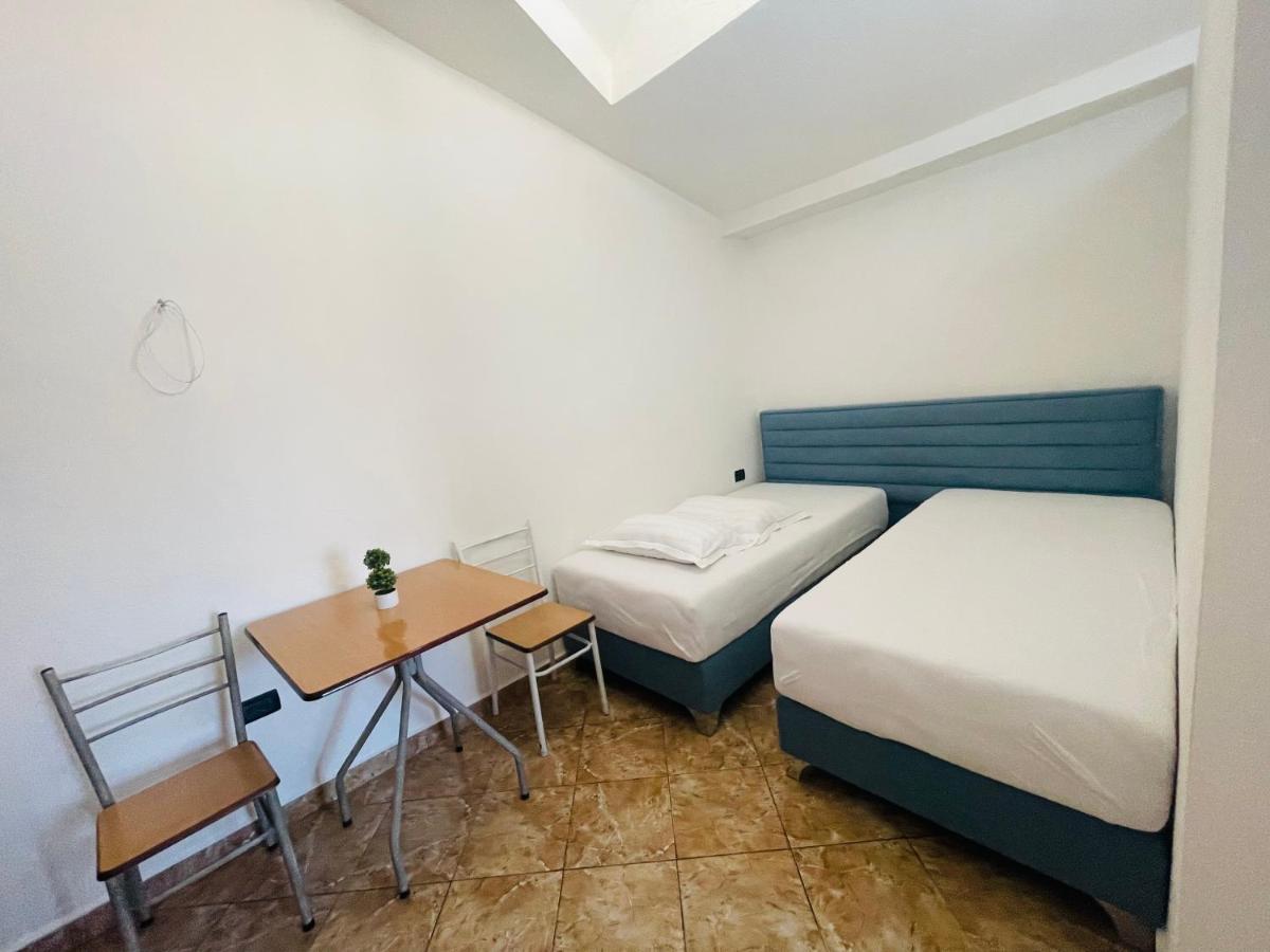 Jazoj Family Hotel Orikum Bagian luar foto