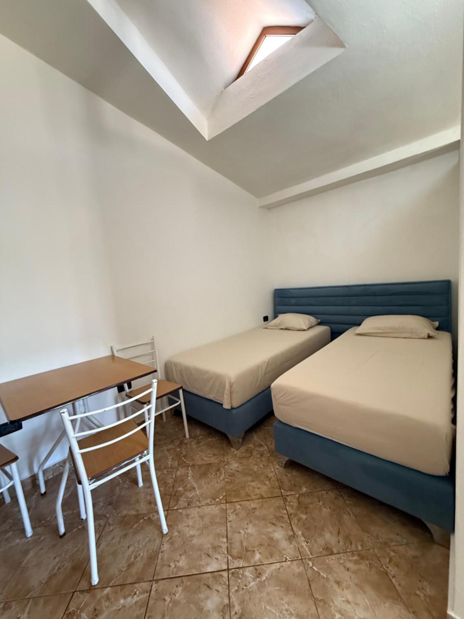 Jazoj Family Hotel Orikum Bagian luar foto