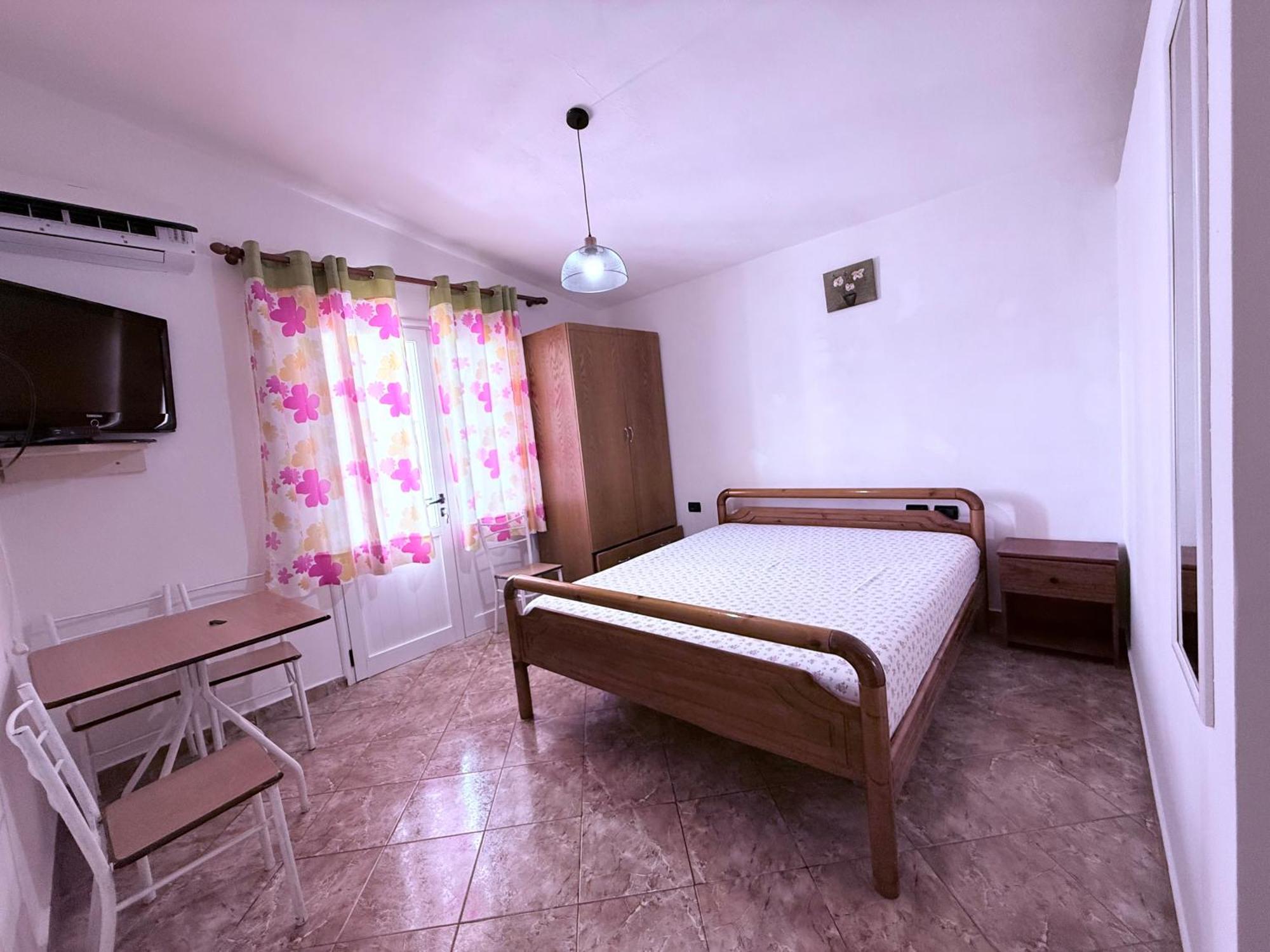 Jazoj Family Hotel Orikum Bagian luar foto